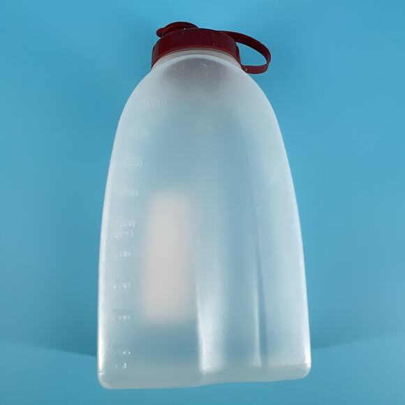 Rubbermaid 2 Quart Servin Saver Pitcher & Two Cups with Straws - Picture 9 of 15